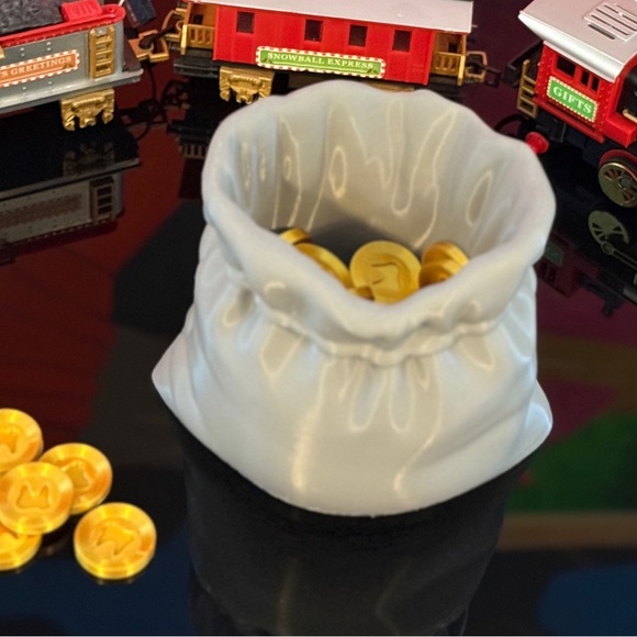3D Printed Cray Bag with Tooth Gold Coins. - Picture 5 of 5